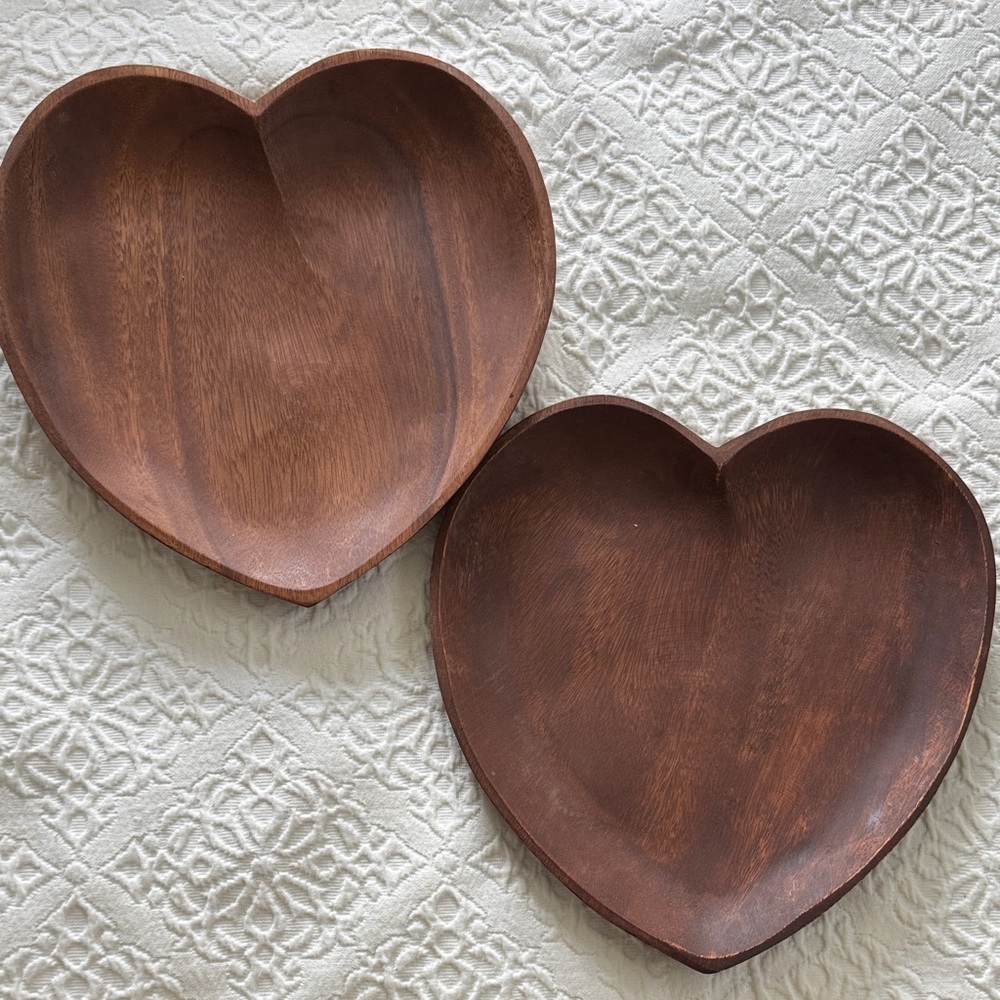 Natural Life Heart-Shaped Wooden Plates